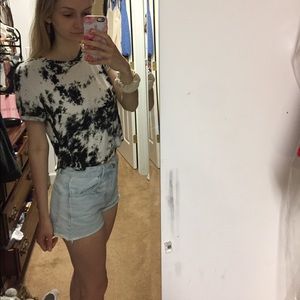 White and black marbled crop shirt